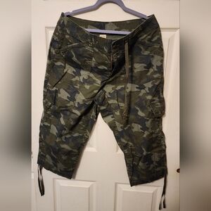 Camouflage Cargo Capris